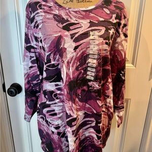 Nicole Miller 1X Women’s Long Sleeve Purple Pattern Tee. NWT.